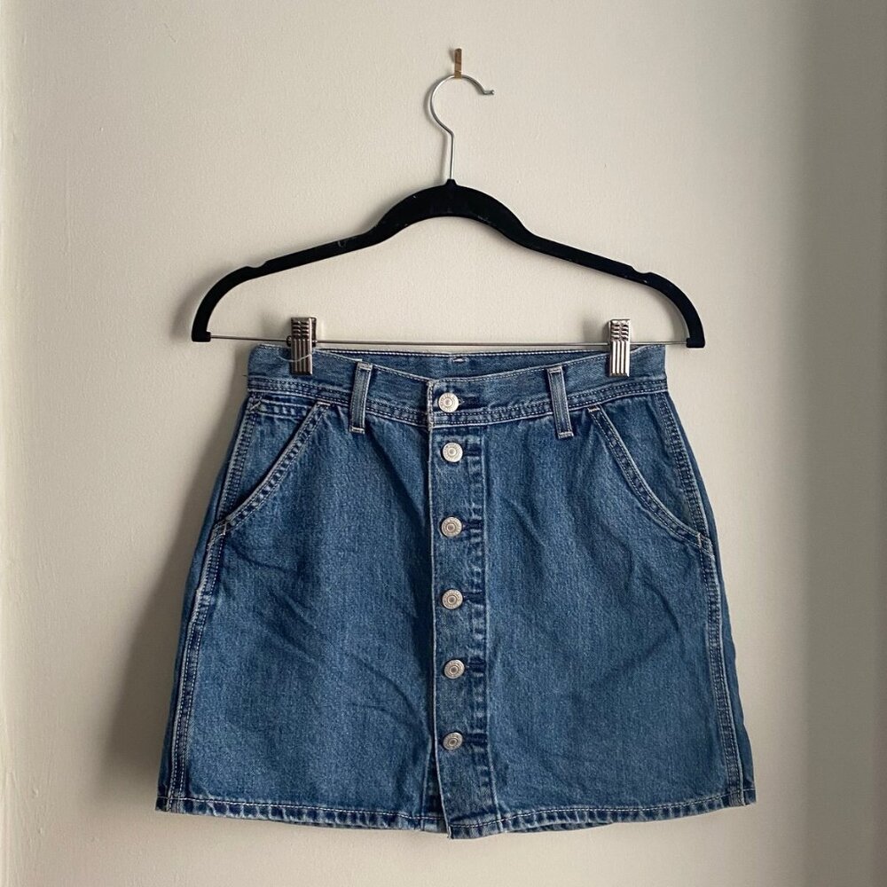 Levi’s Button-Front Denim Skirt – Size 26